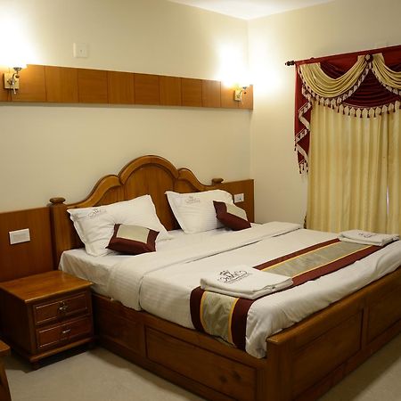 Hotel Vasantham Palace Ooty Exterior photo